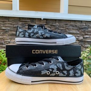 Converse sneaker unisex style